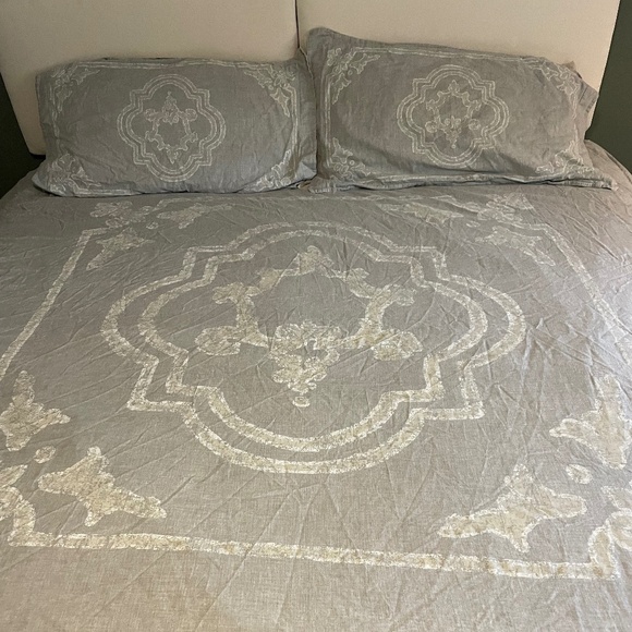 Restoration Hardware Italian Baroque Medallion king duvet and two shams - Picture 1 of 5